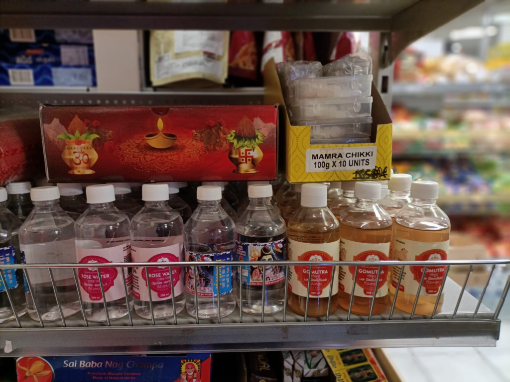 Indisches Lebensmittelgeschäft in Luxemburg-Stadt, namens „Indian Spice Bazar“, gelegen in der Rue du Fort Wallis 2, 2714 Gare Luxembourg, verkauft Kuhurin. Foto © Helvilux